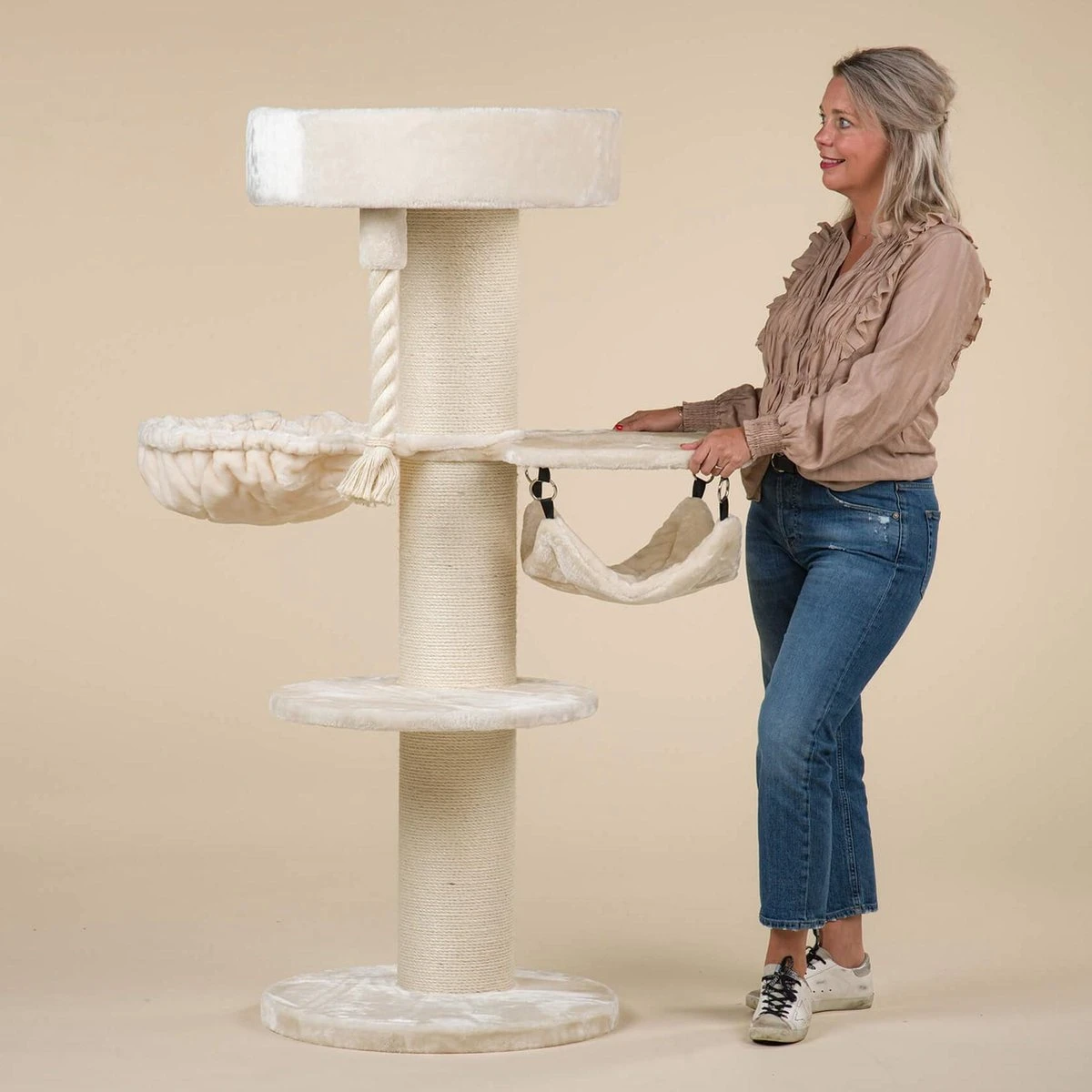Krabpaal Voor Grote Katten Maine Coon Sleeper Crown Plus Beige Van RHRQuality 1 Krabpaal Voor Grote Katten Maine Coon Sleeper Crown Plus Beige Van RHRQuality